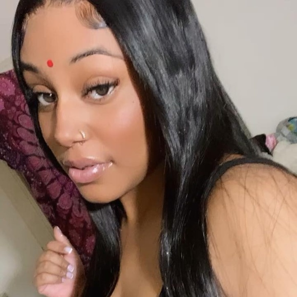 Meet your Posher, Alizèa - Picture 1 of 1